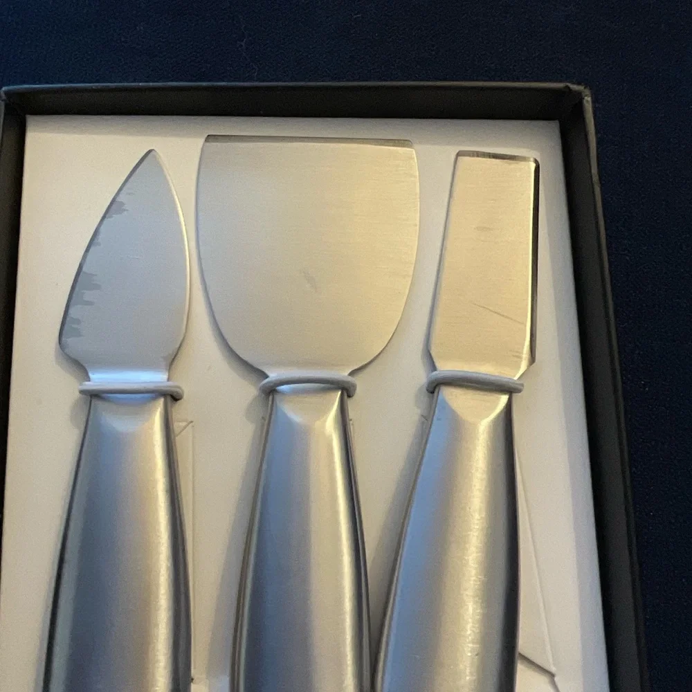 Crate & Barrel NWT set of cheese knives and small cheeseboard
